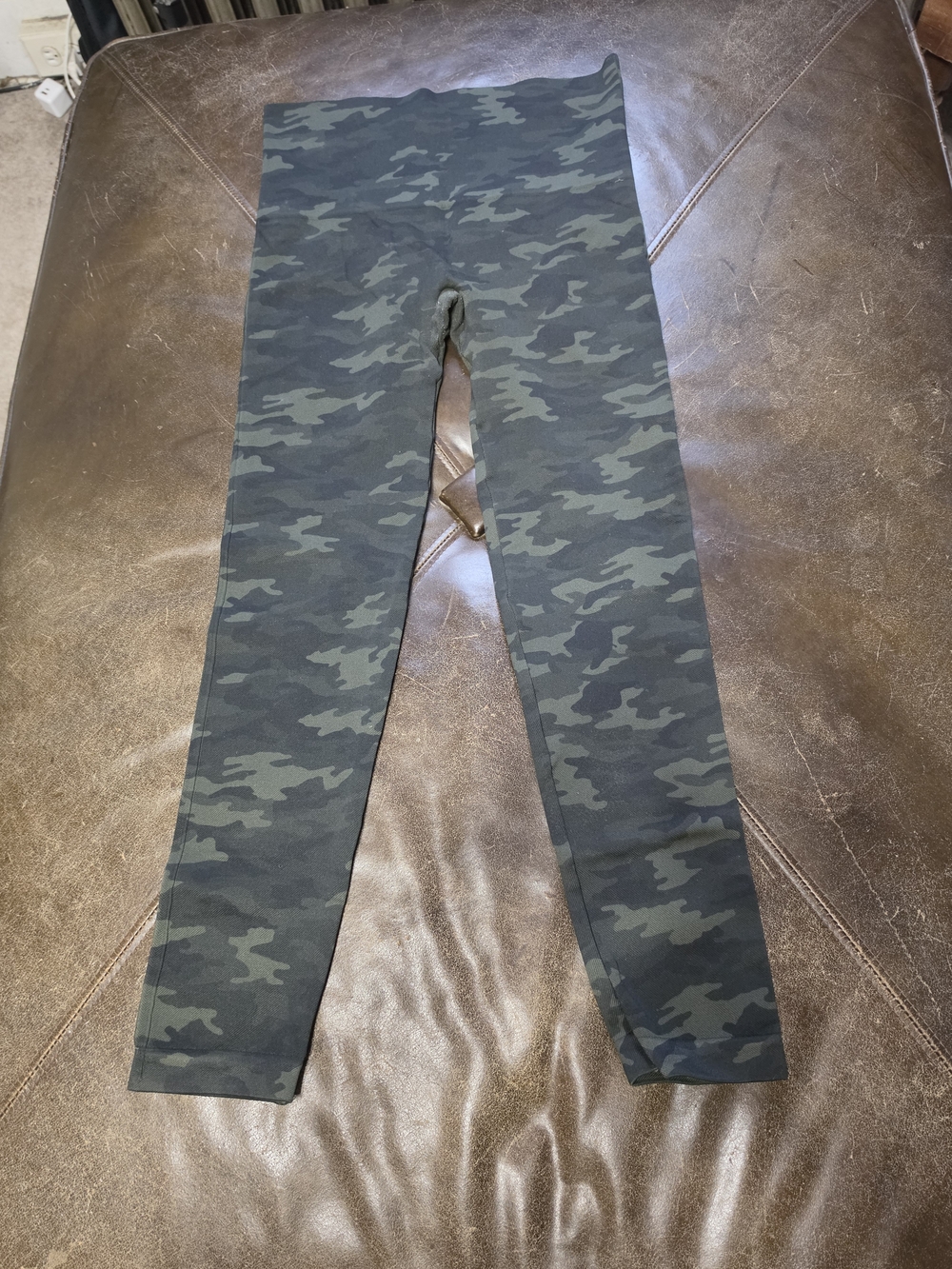 SPANX Look At Me Now Seamless Leggings Green Camo Size L